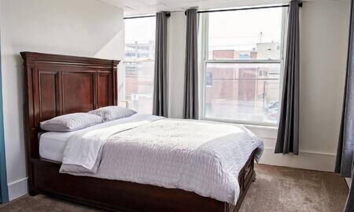 Downtown Dubuque Apartment | 115#202/Charming Downtown Dubuque Apartment