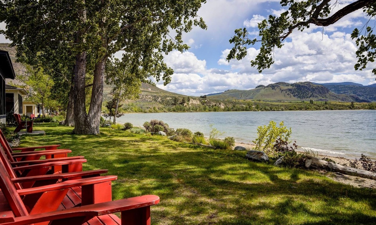 Oroville House | 115 Barefoot Lane (Beach Front)