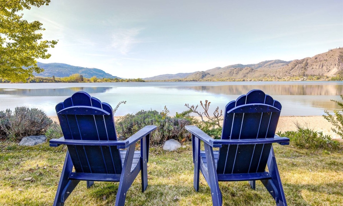 Oroville House | 115 Malarkey Lane (Beach Front)