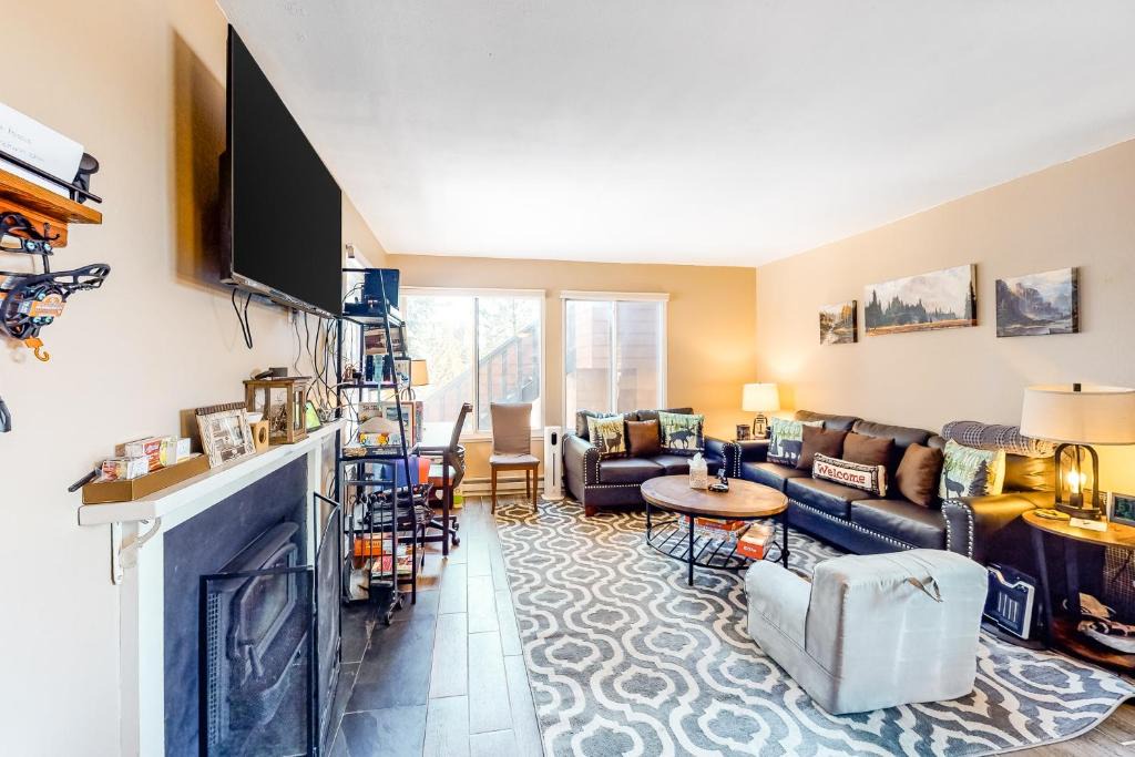 Truckee Apartment | 11529 Snowpeak Way #619
