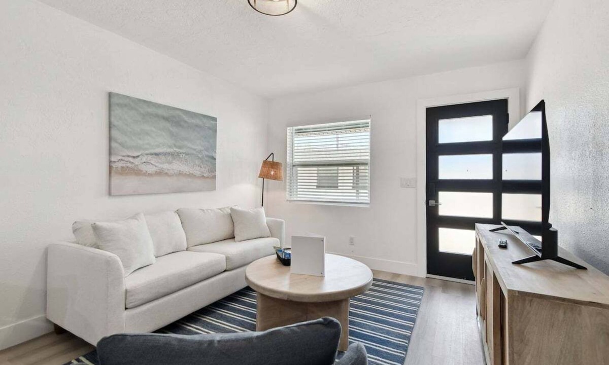 Treasure Island Apartment | 117 127th Ave E Unit 6