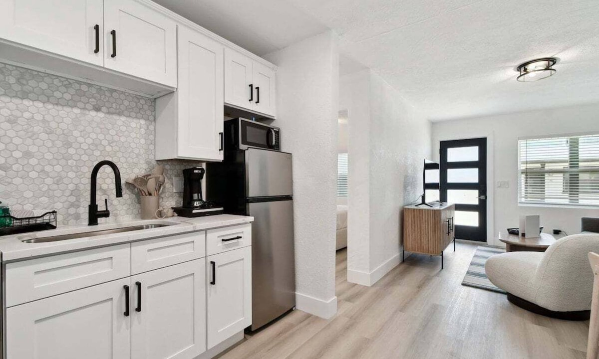 Treasure Island Apartment | 117 127th Ave E Unit 3