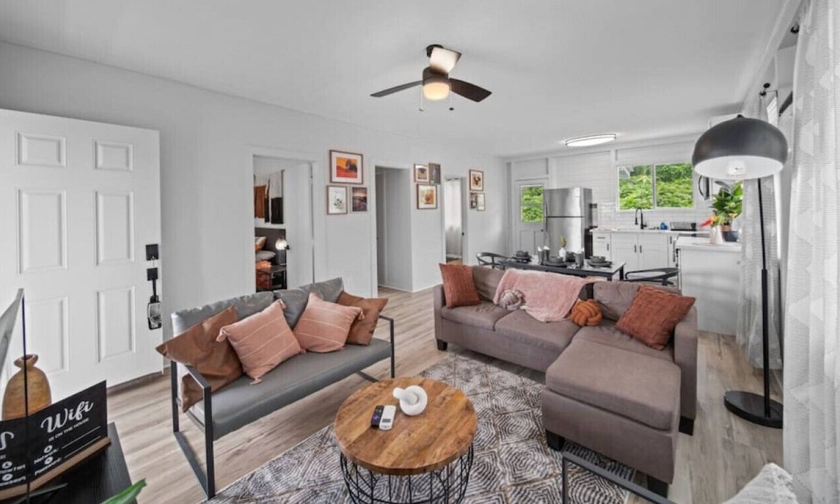 Hilo House | 117 Wainaku St, Hilo, Unit C