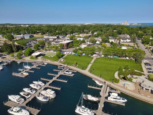 Charlevoix House | 117B Edgewater Inn