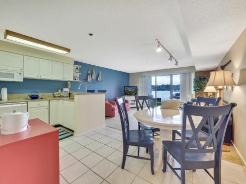Charlevoix House | 117D Edgewater Inn