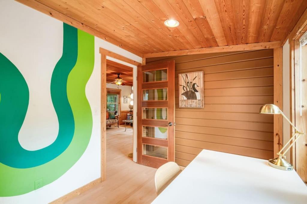 Fall City House | 118 - The Willow Tree Bungalow