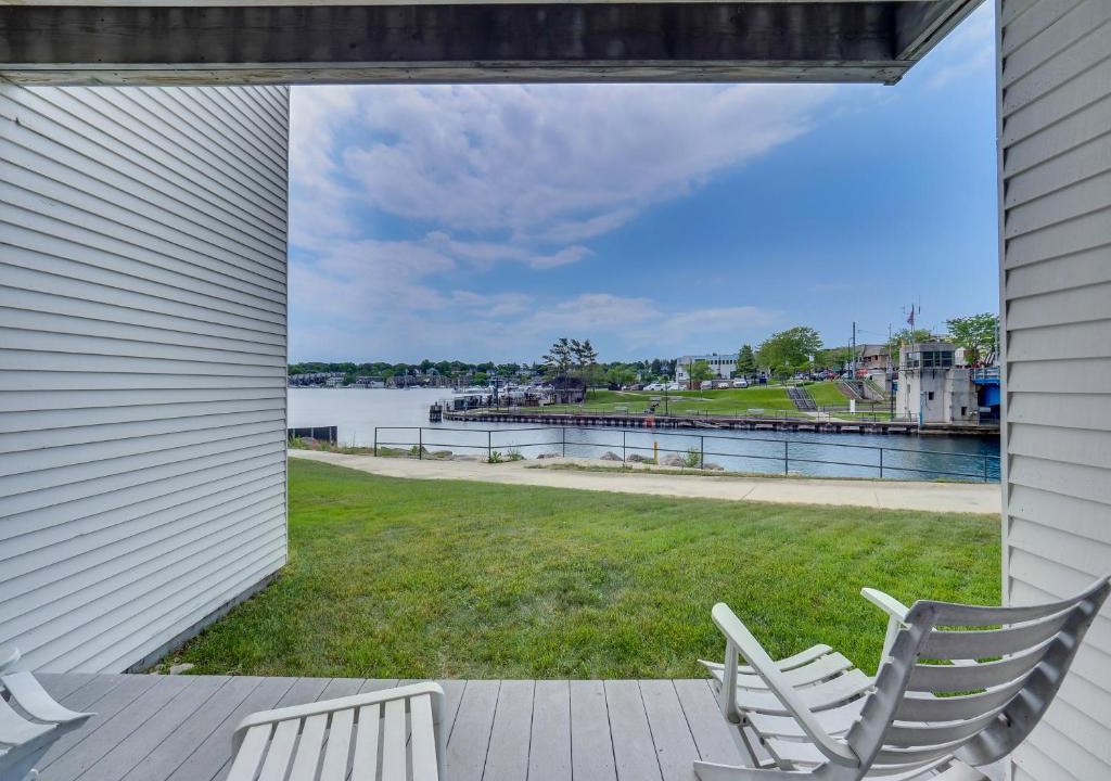 Charlevoix House | 118D Edgewater Inn