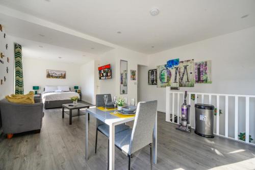Chapeltown Apartment | 11F2 Captivating & luxurious Stay