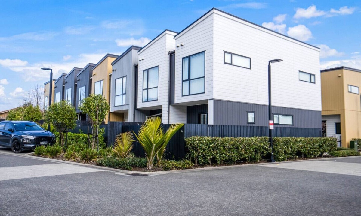 Auckland Villa | 12/47A Huntington Drive