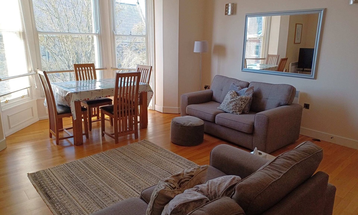 South Cliff Apartment | 12 Easby Hall Summary