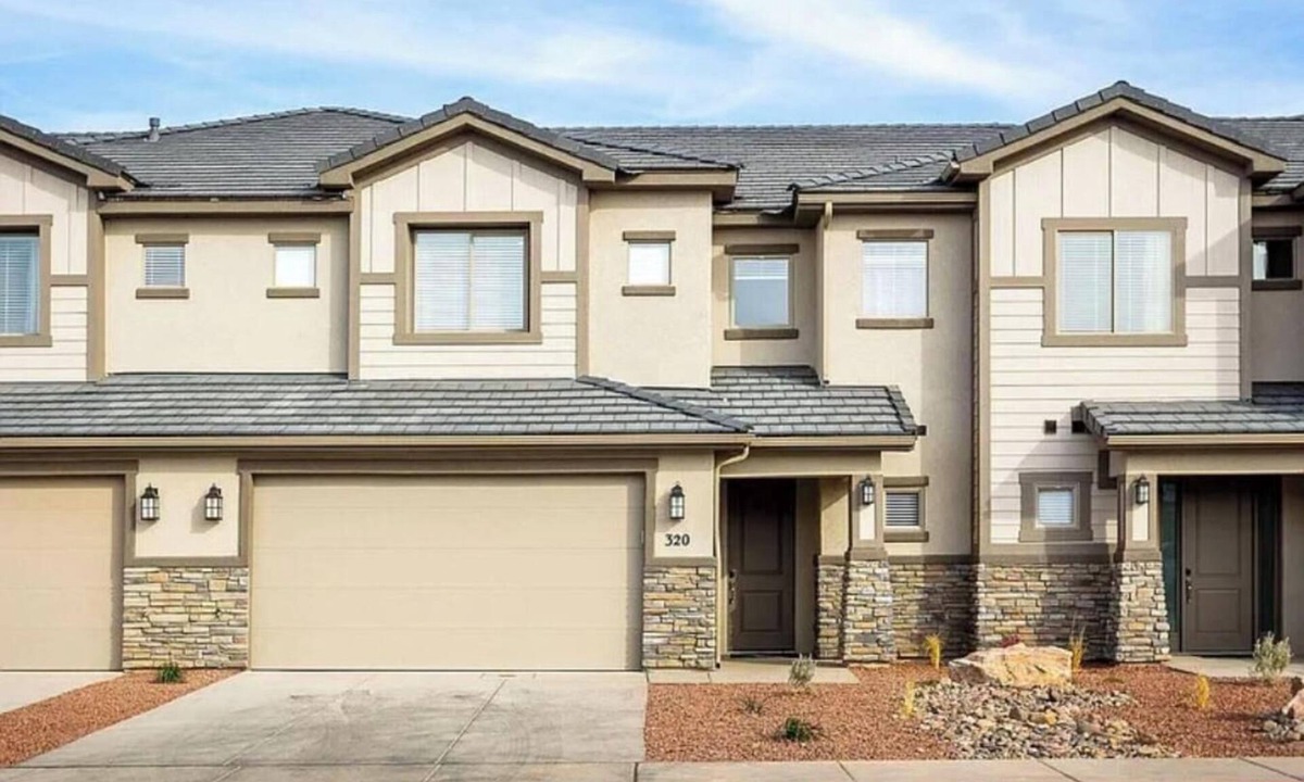 Hurricane House | 12-Guest Luxury Retreat-Near Zion, Pool & Fire Pit