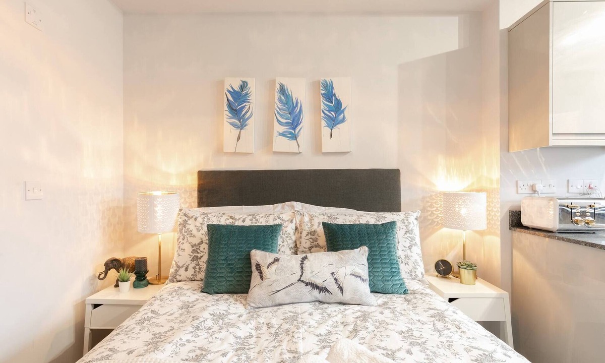 Reading Apartment | 12 Helena Luxury Serviced Apartment