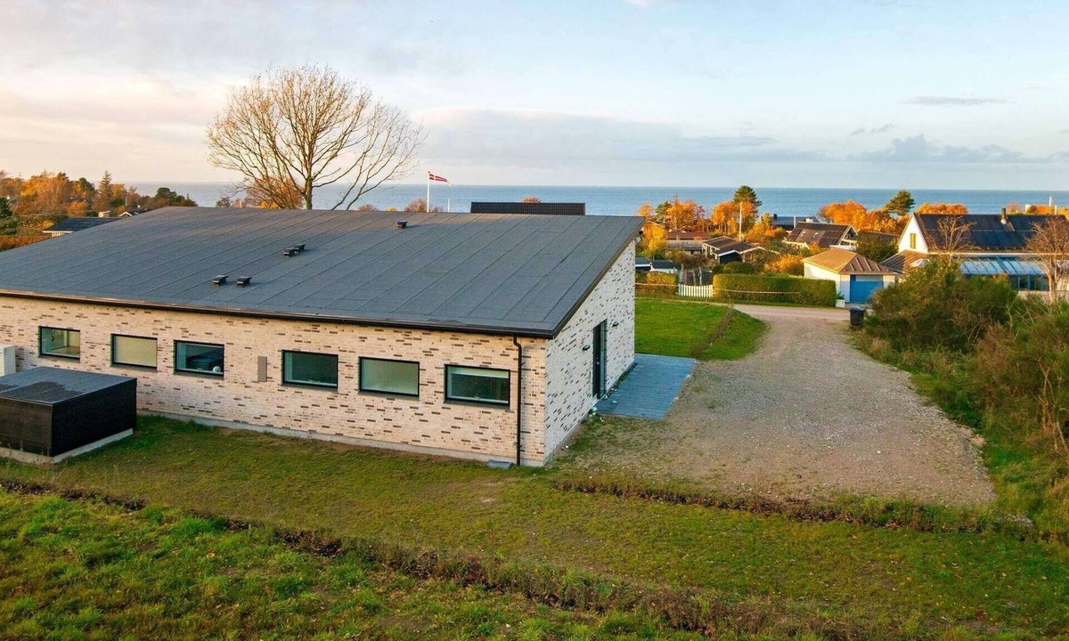 Allingabro House | 12 person holiday home in Allingåbro
