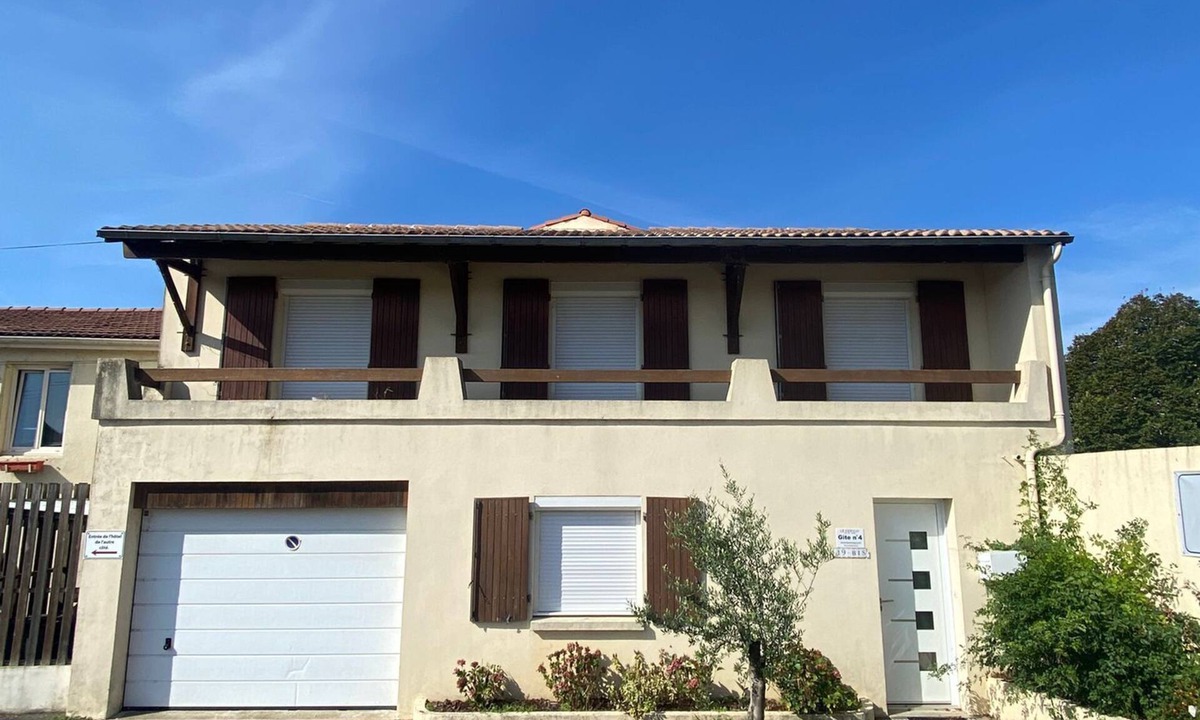 Cerizay House | 12-person house near Puy du Fou with garden and swimming pool