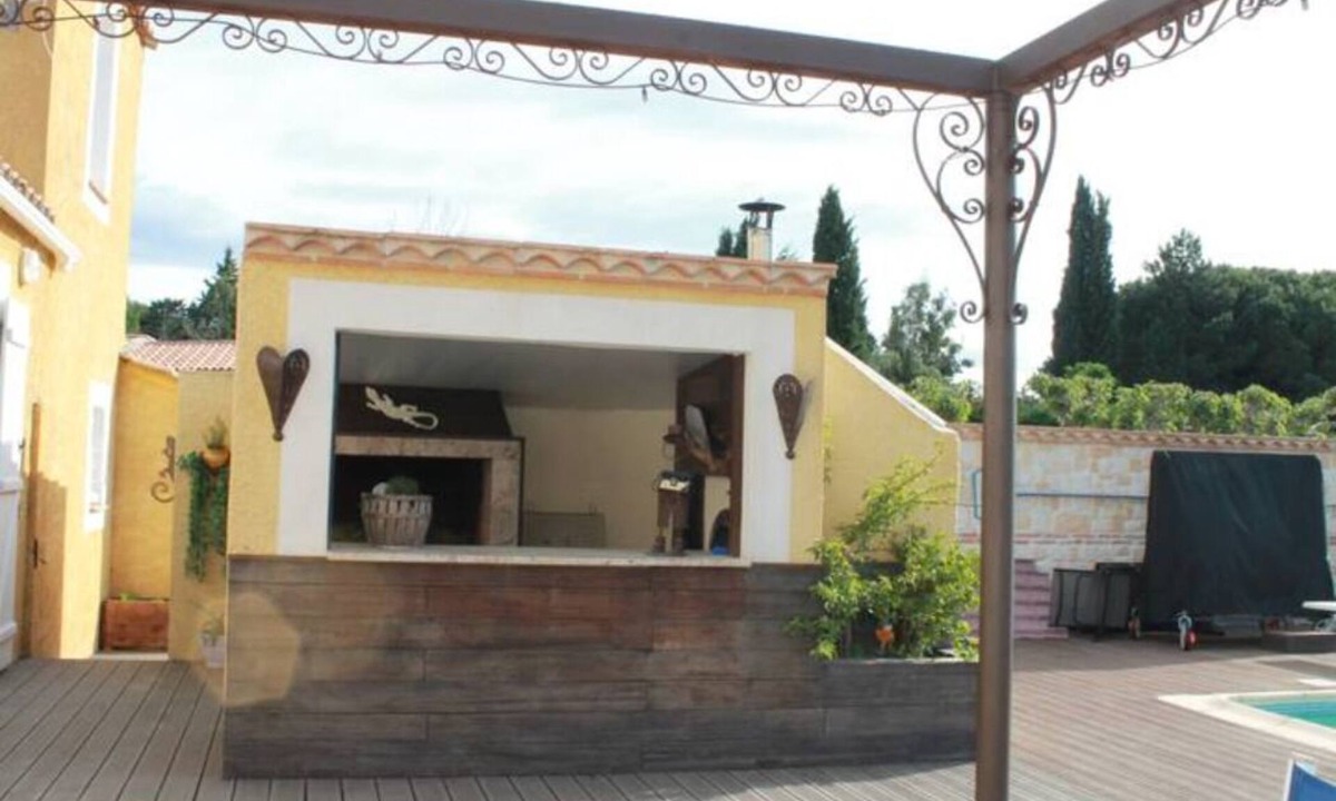 Cuxac-dʼAude Villa | 12-person villa 15 minutes from the beach