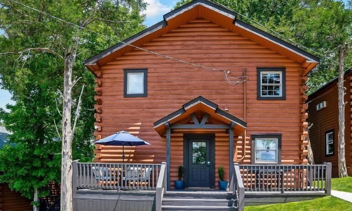 Allons Cabin | 12 Person Whispering Oak Lodge 14 - 2 Floors, 3 Bedrooms, Full kitchen