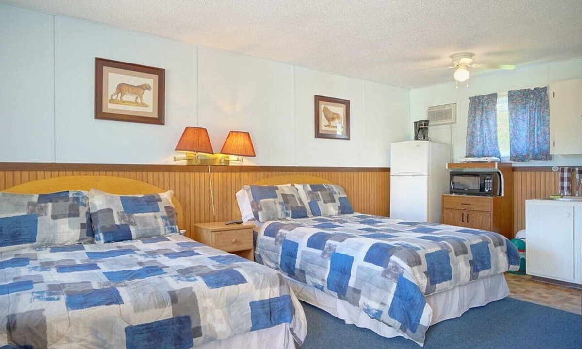 Summerside Apartment | (12) Private Double Suite at Green Acres Summerside
