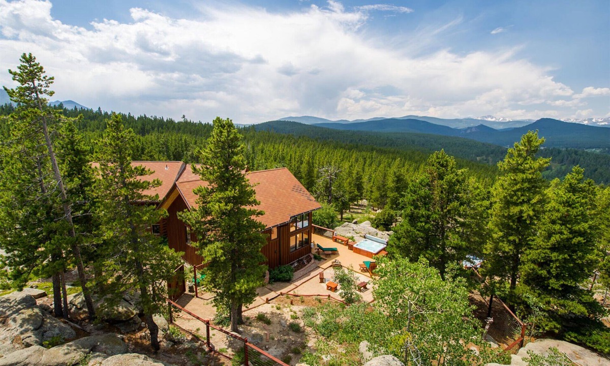Black Hawk House | 120 acre Private Ranch! Pristine Mountain Views & Wilderness!