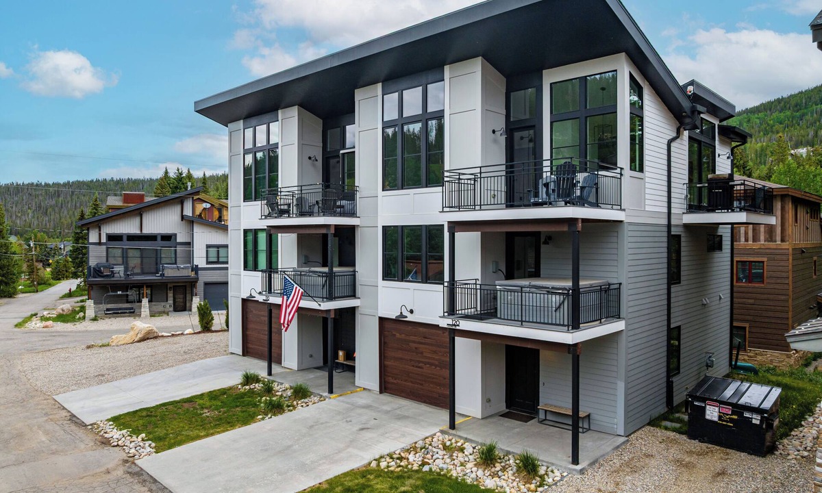 Old Town House | 120 Cedar Drive | Slopeside 4BR Townhome with Mountain Views & Hot Tub