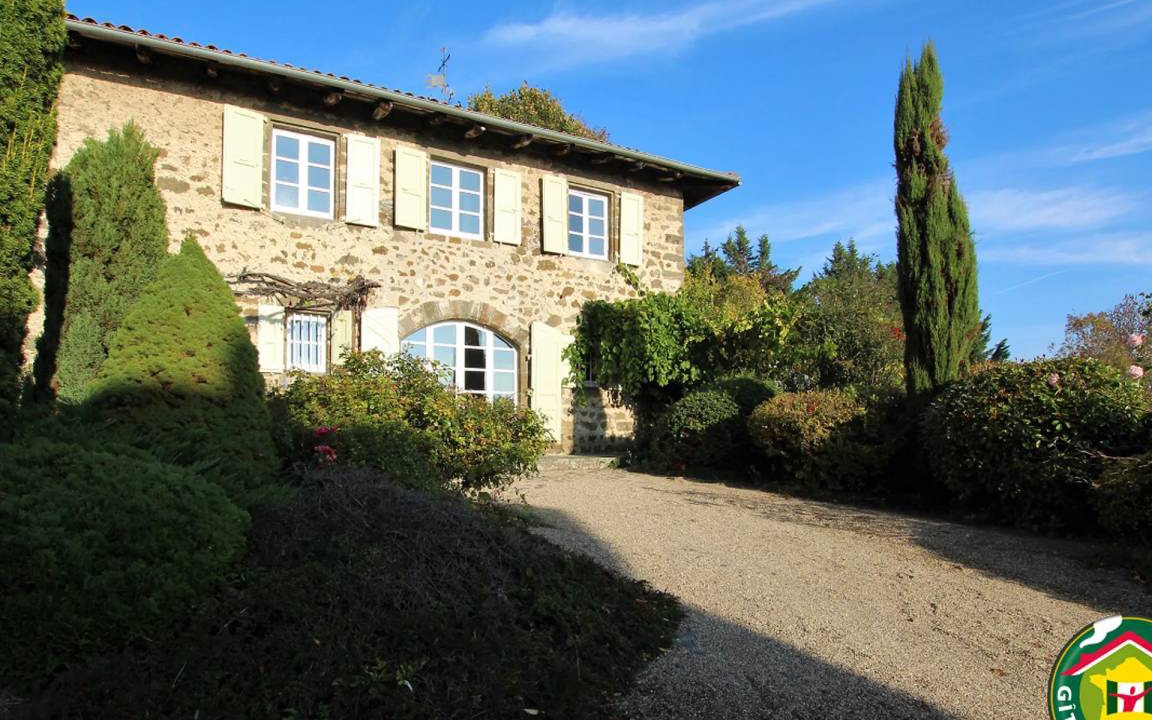 Polignac House | 120 m² House ∙ 3 bedrooms ∙ 6 guests
