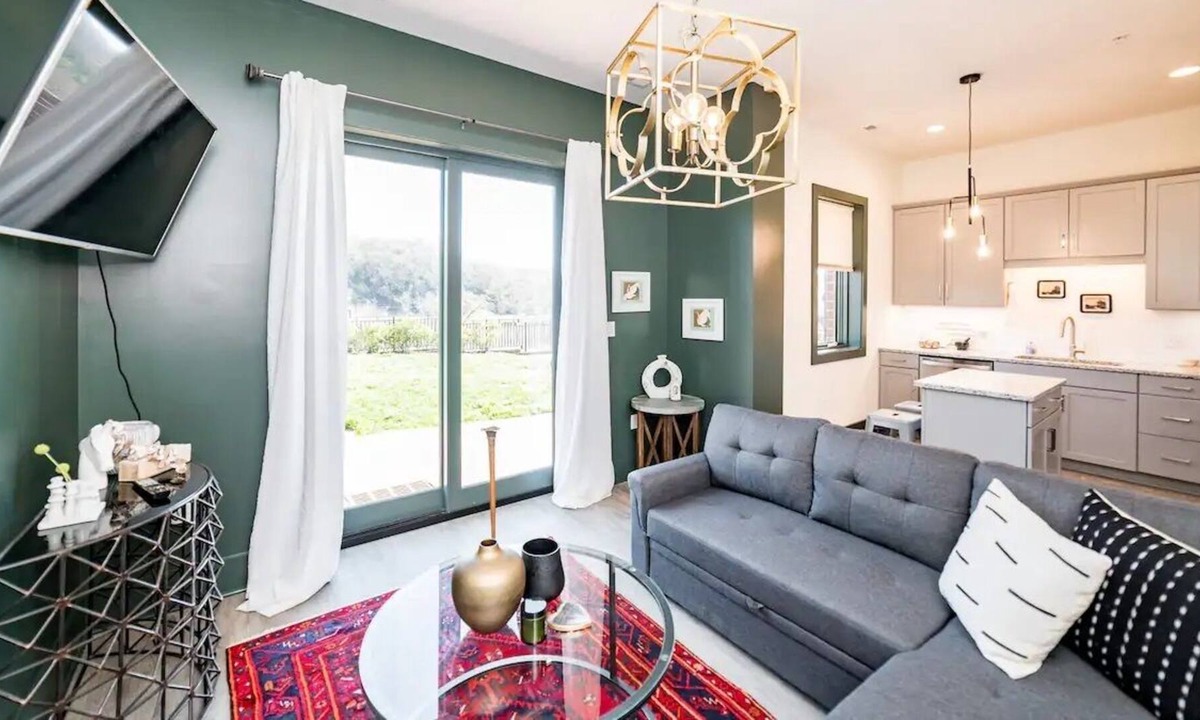 Central Business District Condo | 1208 Commerce St. #104