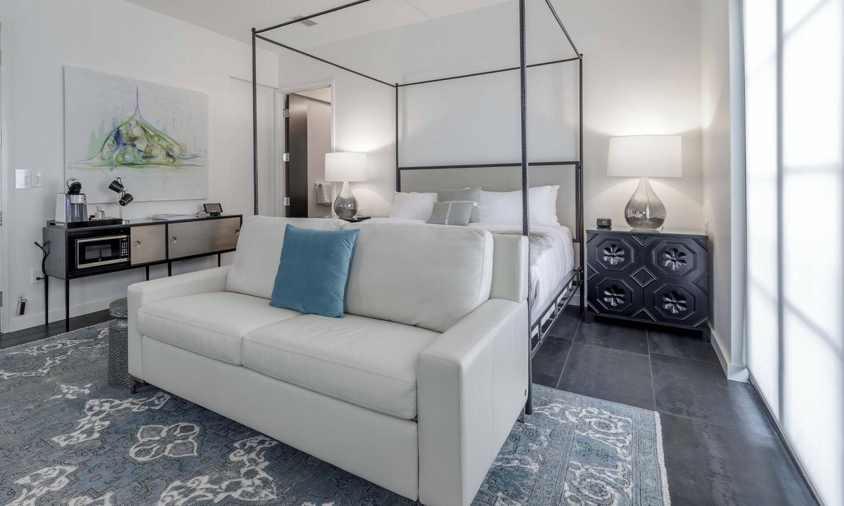 West End Hotel | 121 Hotel by AvantStay | Modern Executive Suite w/Juliet Balcony In Nashville!