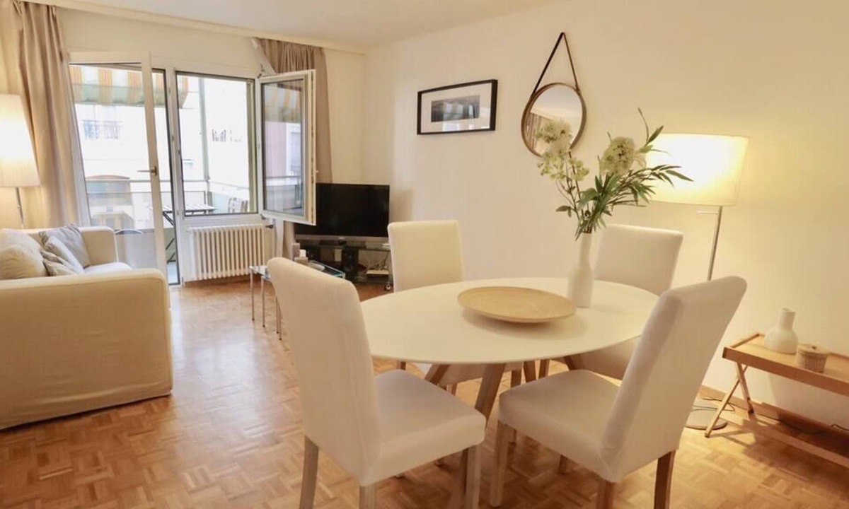 Lausanne Apartment | 125 * Comfortable, very well located between train station and lake!
