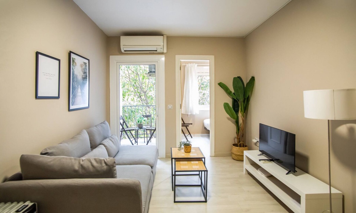Collblanc y La Torrassa Apartment | 12TOGO1035 - Spacious Apartment near Camp Nou