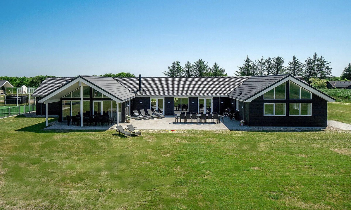 Houstrup House | 13 bedroom awesome home in Nørre Nebel