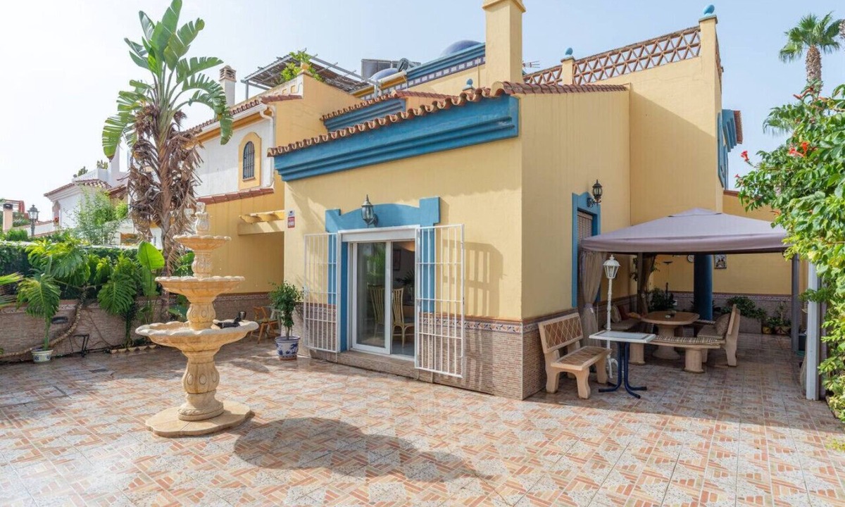 Torremolinos House | 13 Guest Villa 3 min Walk to Beach BBQ Cinema Perfect for Groups