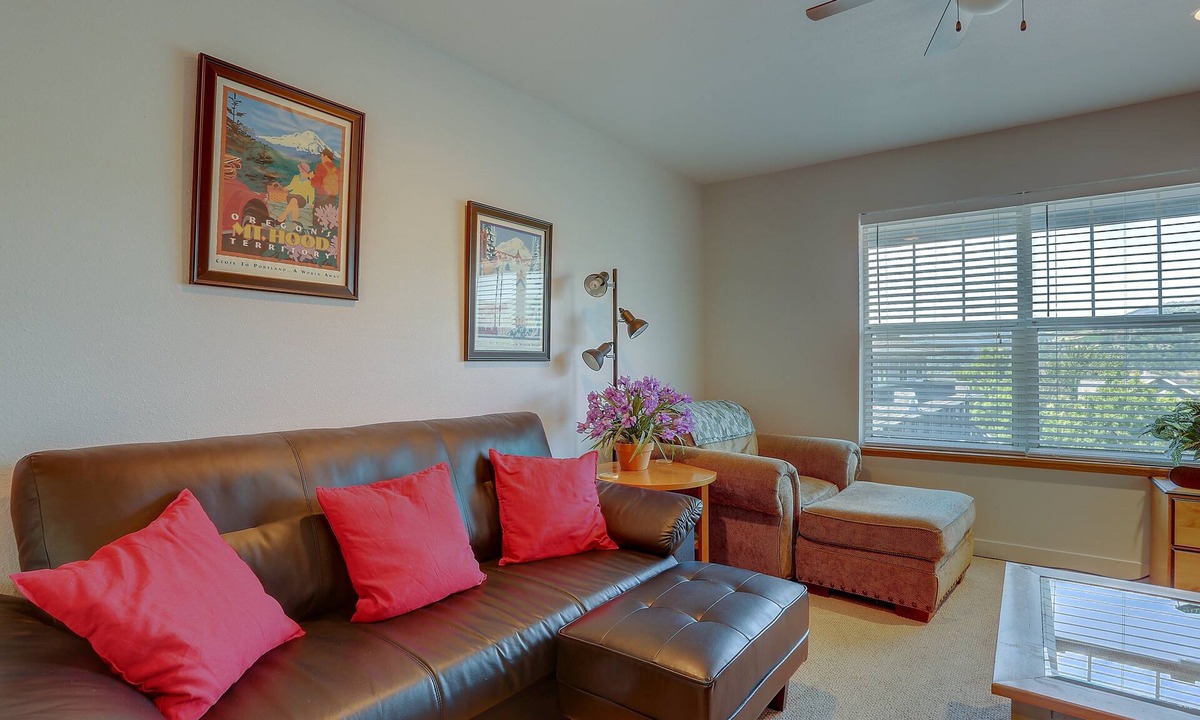 Hood River Condo | 13 Lodge - Beautiful Condo, River Views, Steps to Downtown, Heart of Hood River