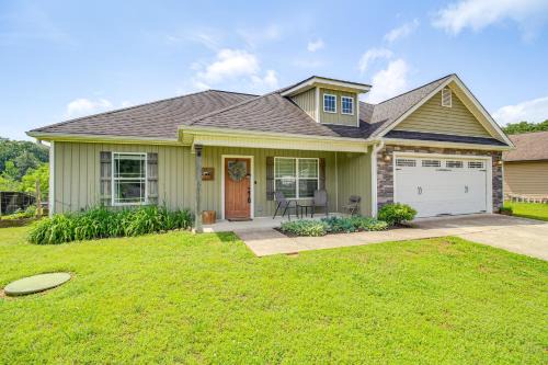 Chickamauga House | 13 Mi to Chattanooga: Family Home w/Backyard!