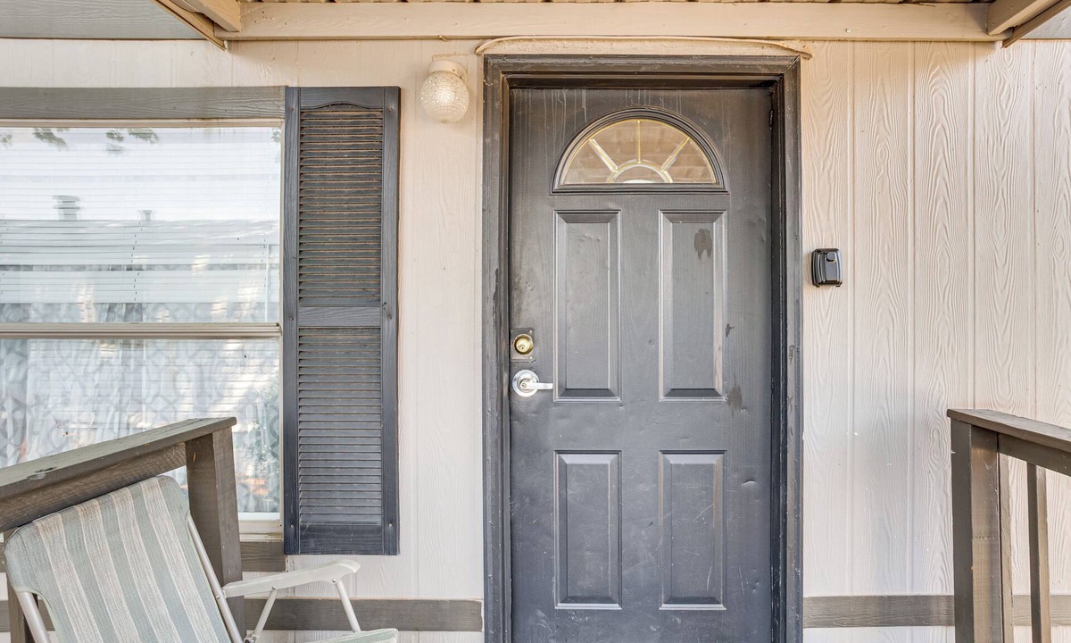 Edmond Cottage | 13 Mi to Okc: Edmond Home w/Pool Access!