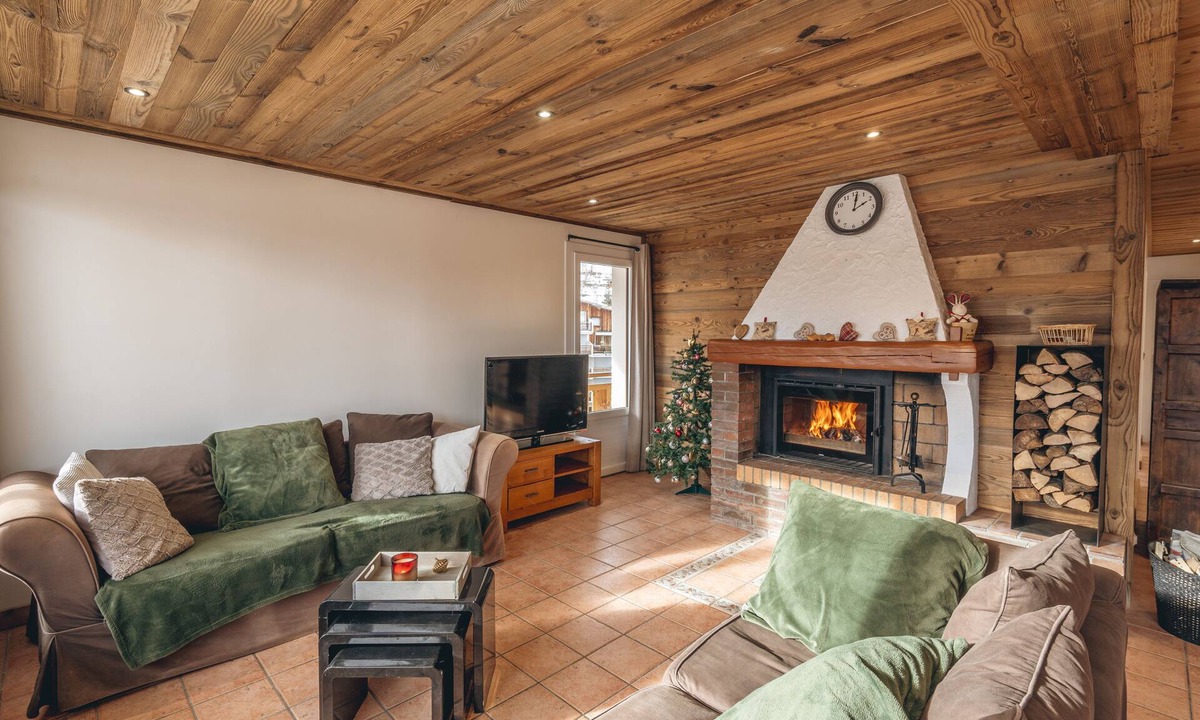 Mont-de-Lans Apartment | 130m² apartment at the foot of the slopes - fireplace - private 2-car garage