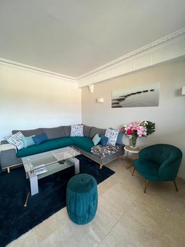 Sainte-Anne Apartment | 130m2 de standing, 5min plages et stade, Parking gratuit, 5e et dernier étage avec ascenseur, vue montagne