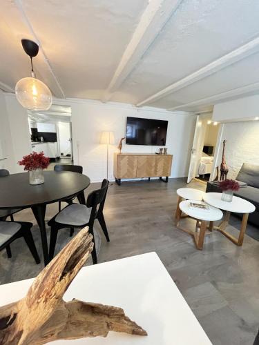 Aalborg Midtby Apartment | 130m2 Lux Apartment on the pedestrian street