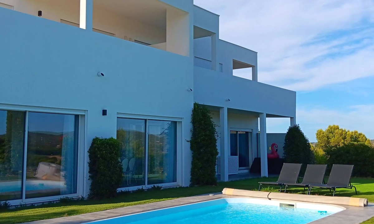 Poussan House | 130m3 loft with view of Thau Lagoon and sea