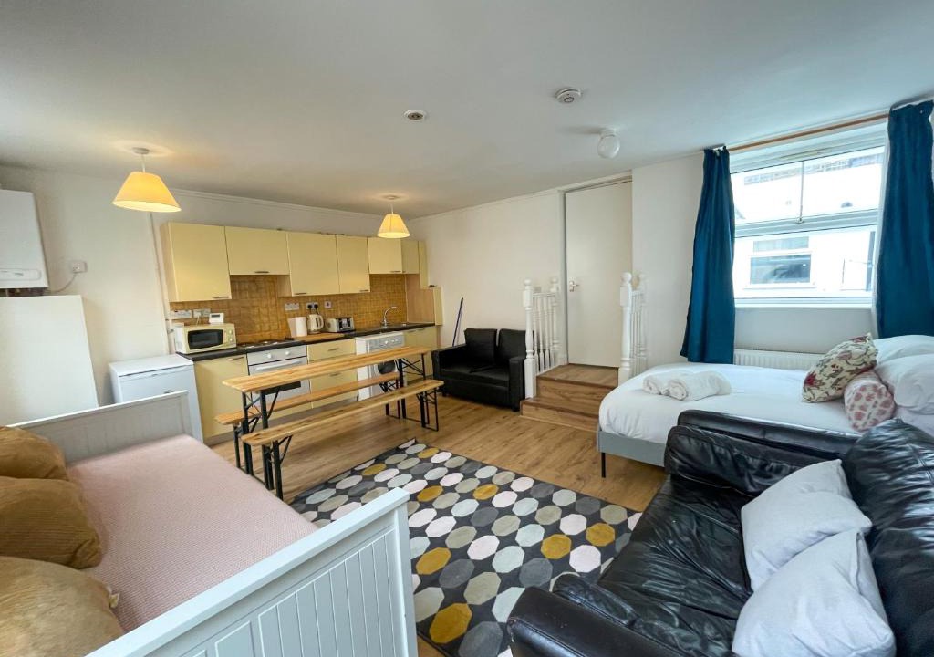 Kilburn Apartment | 134 Kilburn road apartment