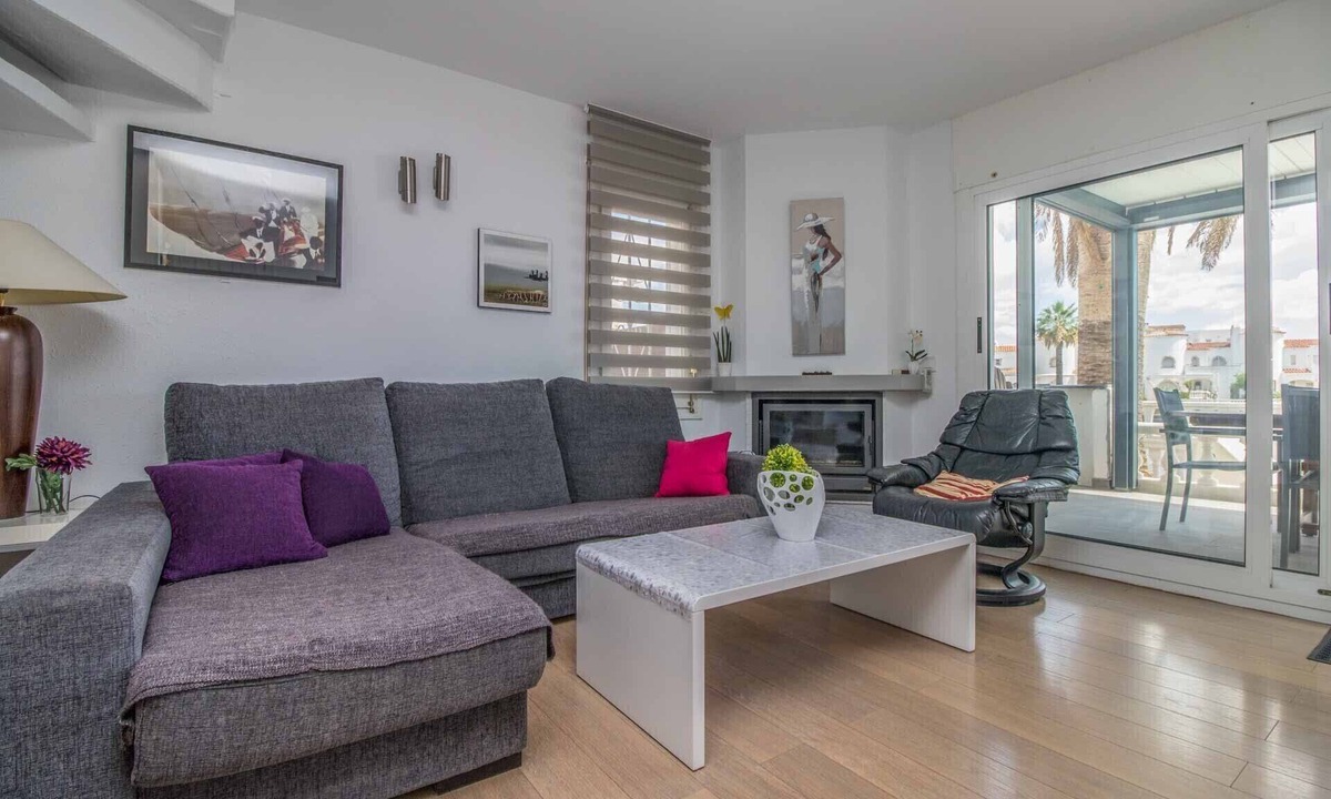 Empuriabrava Ski Chalet | 138-Empuriabrava lovely house overlooking the lake, with pool.