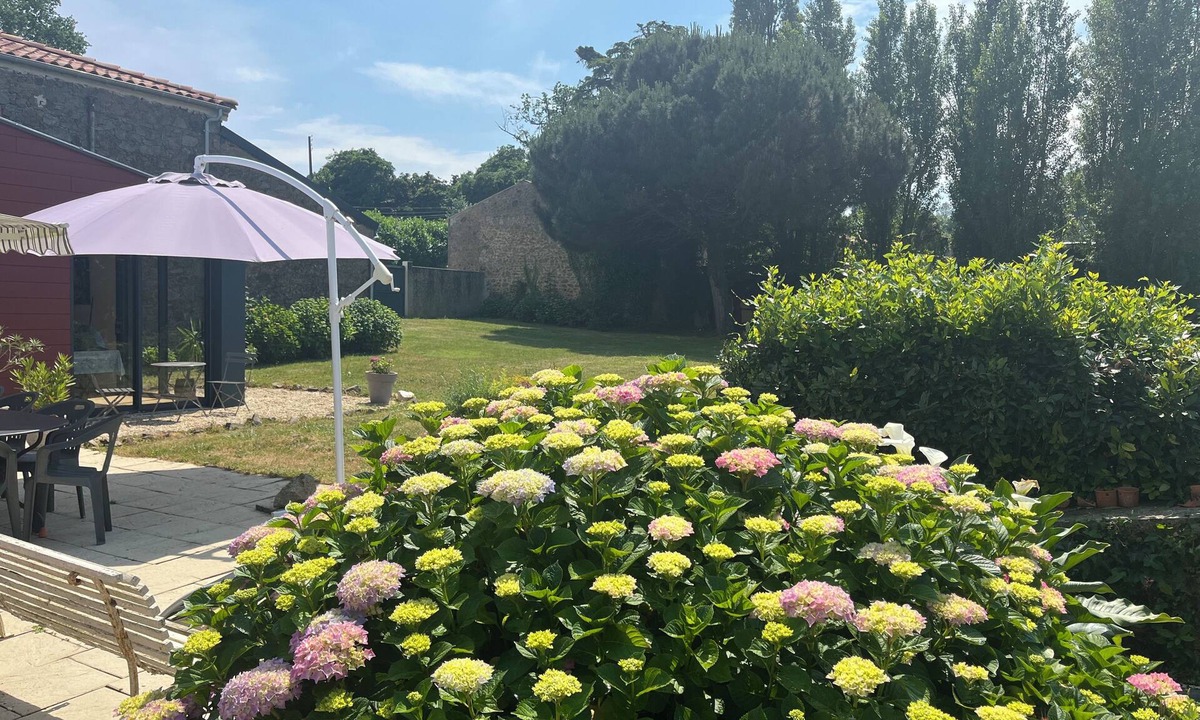 Pouzauges House | 13KM FROM PUY DU FOU, CHARMING COUNTRY HOUSE, sleeps 15