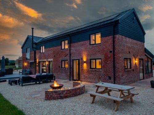 Berriew House | 14 Bed in Welshpool oc-90568