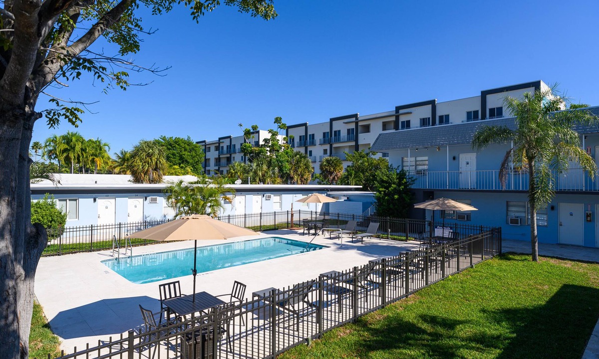 Lake Ridge Apartment | #14 Deluxe Studio w Pool for Nature, Culture & Dining