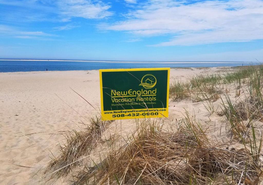 Chatham House | 14 Hallet Lane Chatham Cape Cod - - Sand Simeon