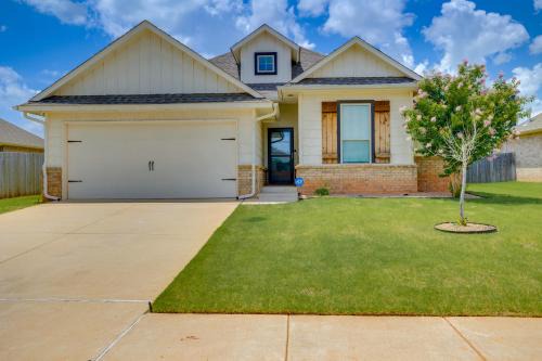 Yukon House | 14 Mi to Dtwn OKC: Quiet Yukon Gem