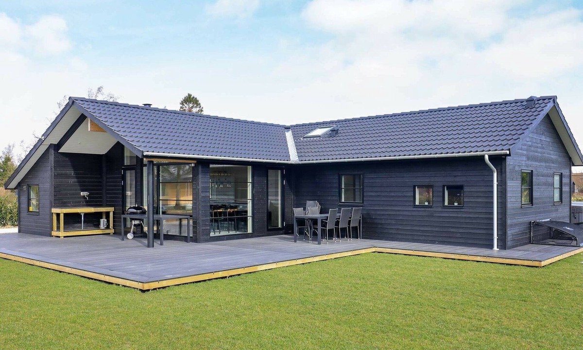 Marielyst House | 14 person holiday home in Væggerløse
