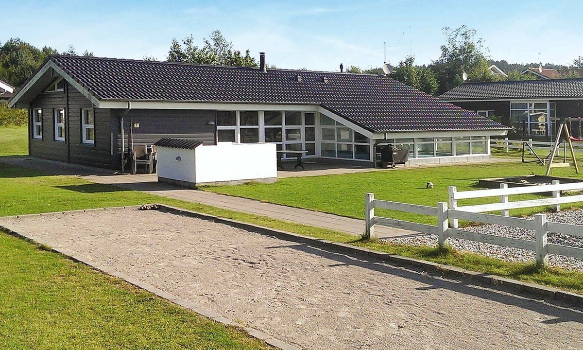 Lyngsbæk Strand House | 14 person holiday home in Ebeltoft