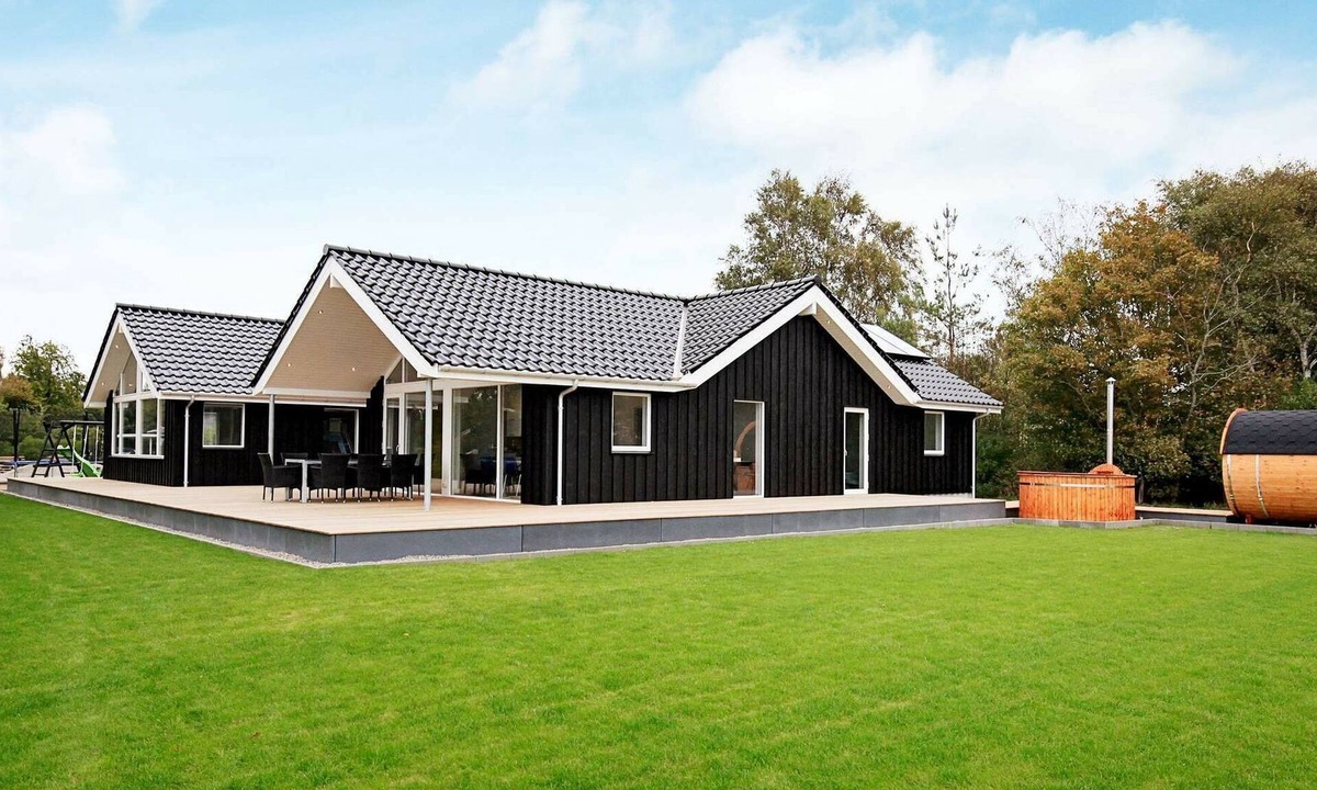 Reersø House | 14 person holiday home in Gørlev