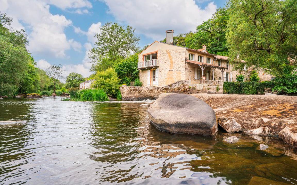 Mortagne-sur-Sevre House | 140 m² House ∙ 2 bedrooms ∙ 6 guests
