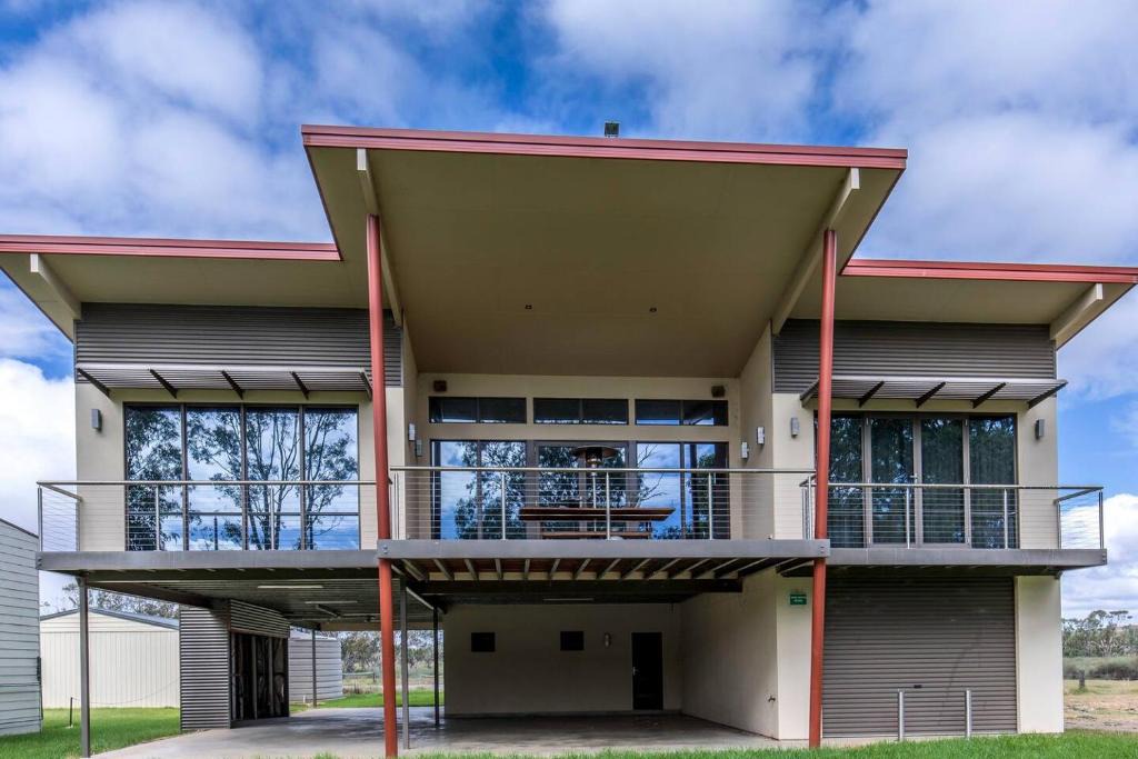 Bowhill House | 141 Providence Drive, Bowhill