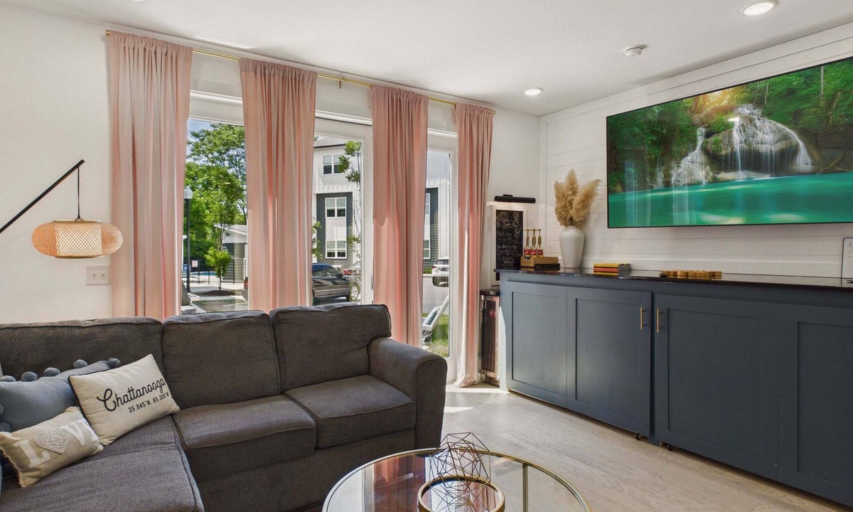 Chattanooga House | 1424 Stockyard-Kid Fav Chatt-town-Sleeps 9